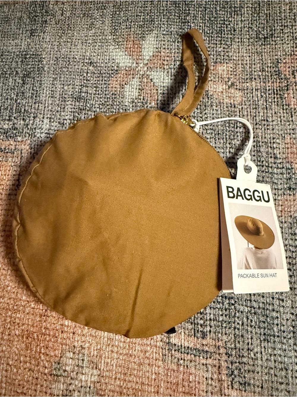 BAGGU Round Zip Pouch Wristlet in Tan Tamarind